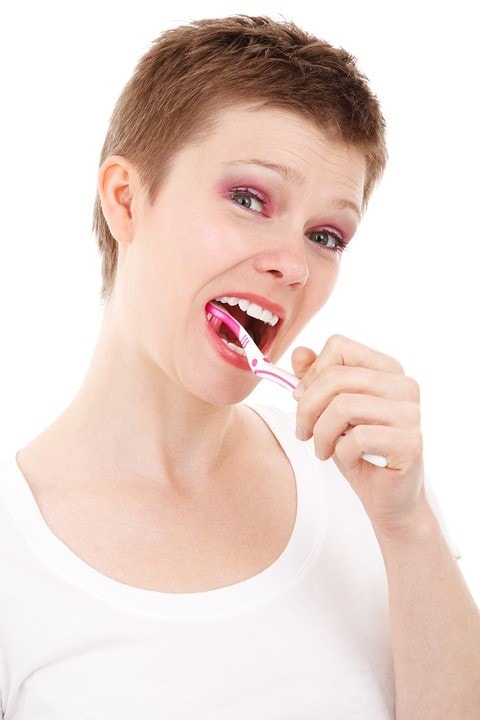 clarear os dentes min